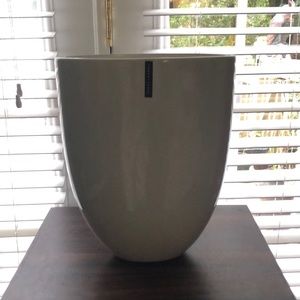 Torre & Tagus Cream Vase! Beautiful!